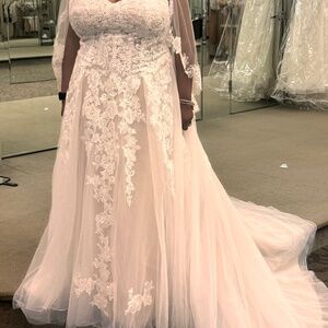 Romantic Lace Wedding Dress